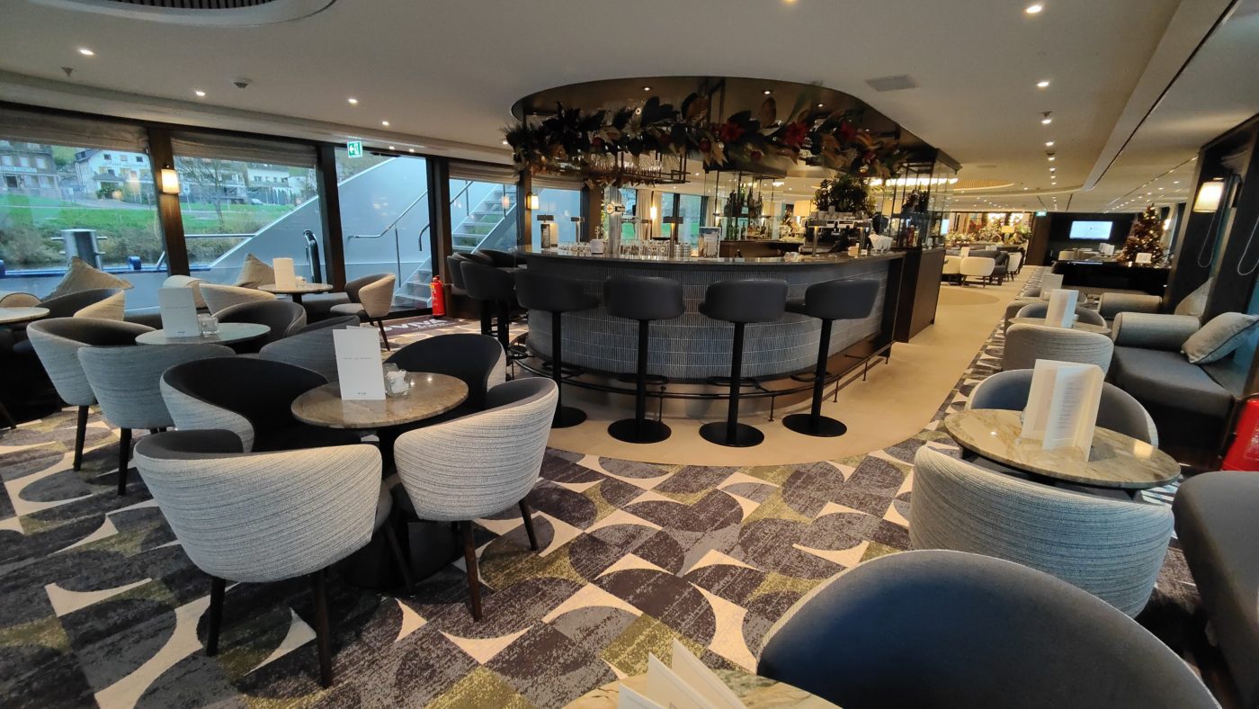 Why I'm choosing a river cruise over a city trip: the intimate bar of the viva one